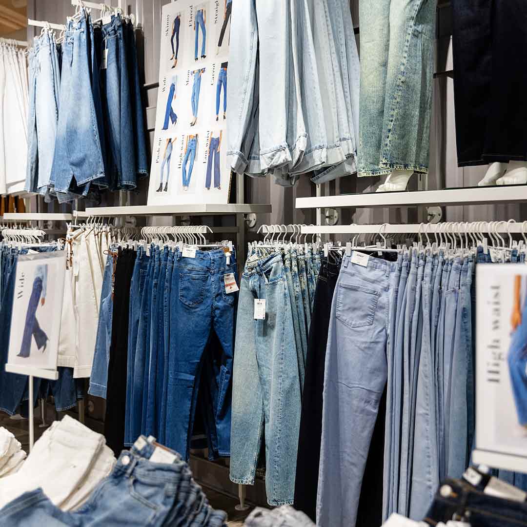 Only på Frederiksberg har et stort udvalg af denim.